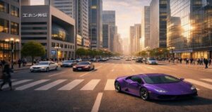 東京のオフィス街の大通りを走行する紫色のスポーツカーと夕方の都市風景